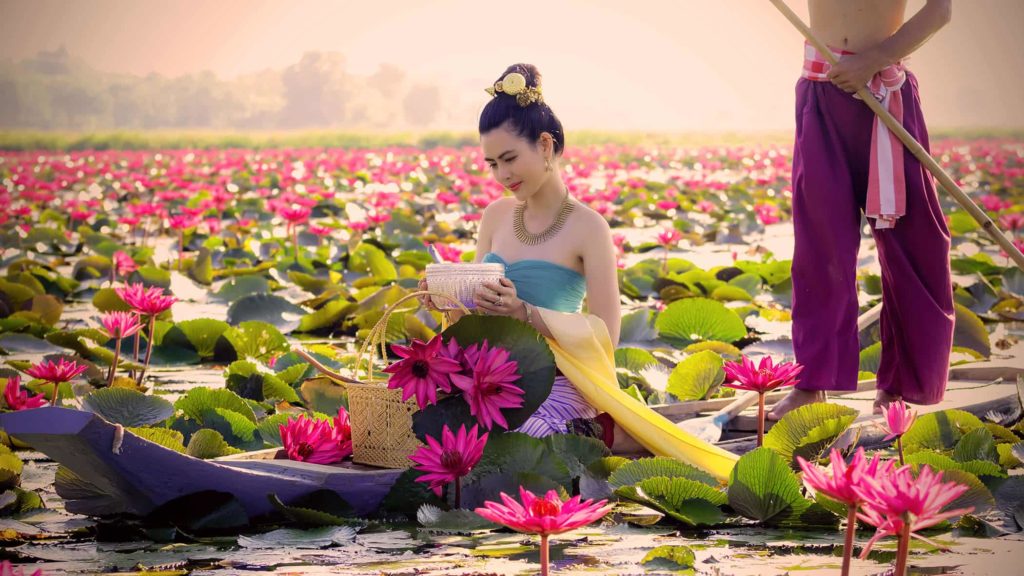 Discover Udon Thani Red Lotus Lake Thailand Woman Collecting Lillie