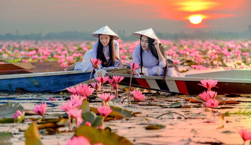 Discover Udon Thani: The Red Lotus Lake Thailand