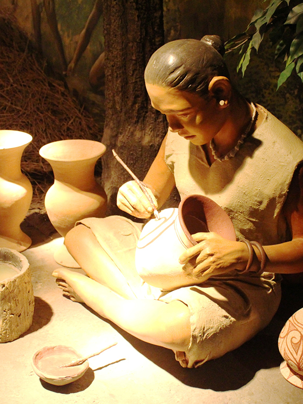 Discover UdonThani: Ban Chiang - Woman Making Pots